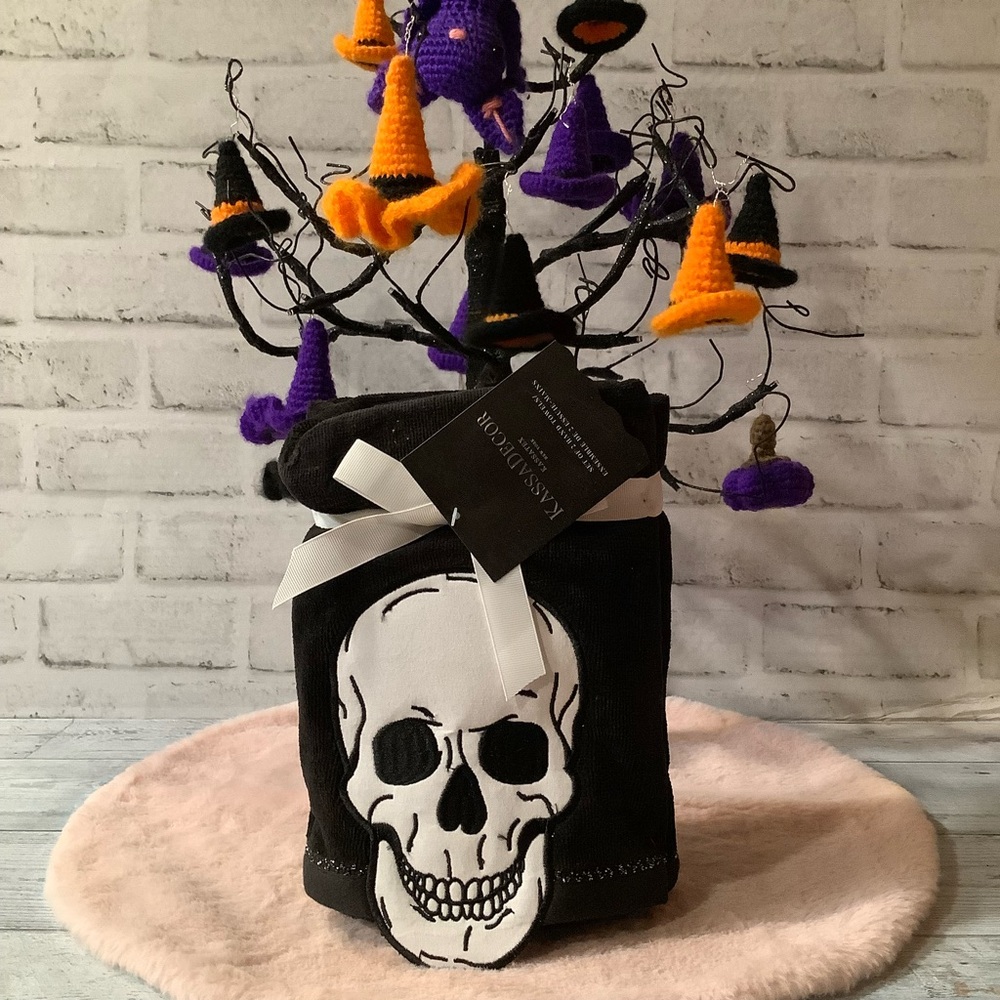 KASSADECOR Set Of 2 Hanging Skulls Hand Towels